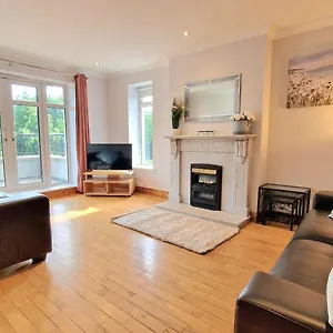 https://3-bedroom-city-centre-property.galwayhotelsireland.net